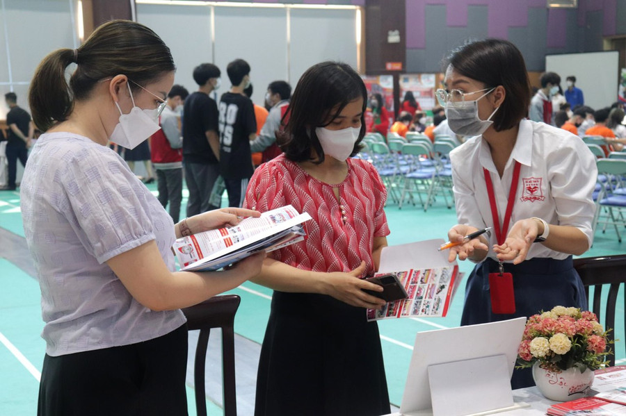 Trường THPT Hoàng Long chủ động hướng nghiệp cho học sinh cuối cấp.