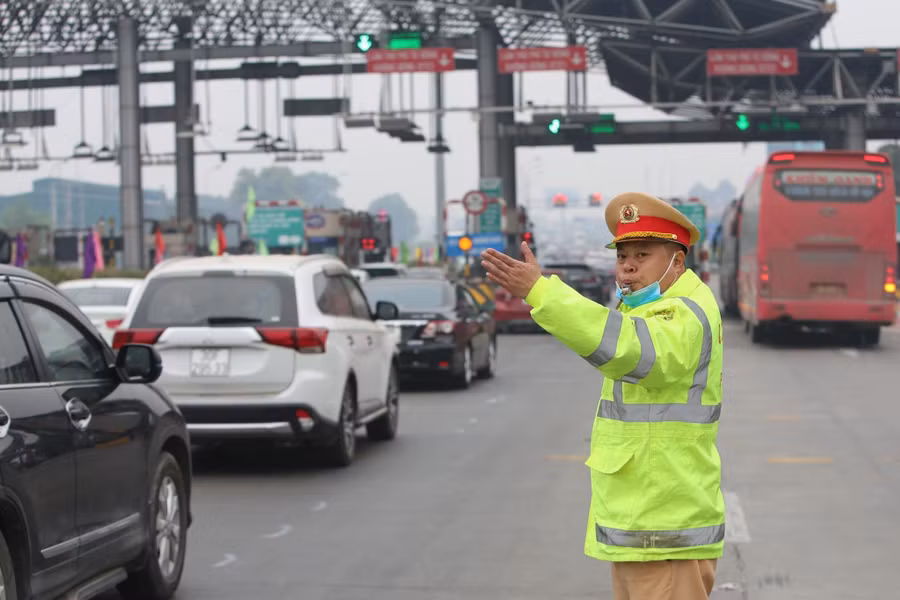 Lực lượng CSGT làm nhiệm vụ dịp Tết.