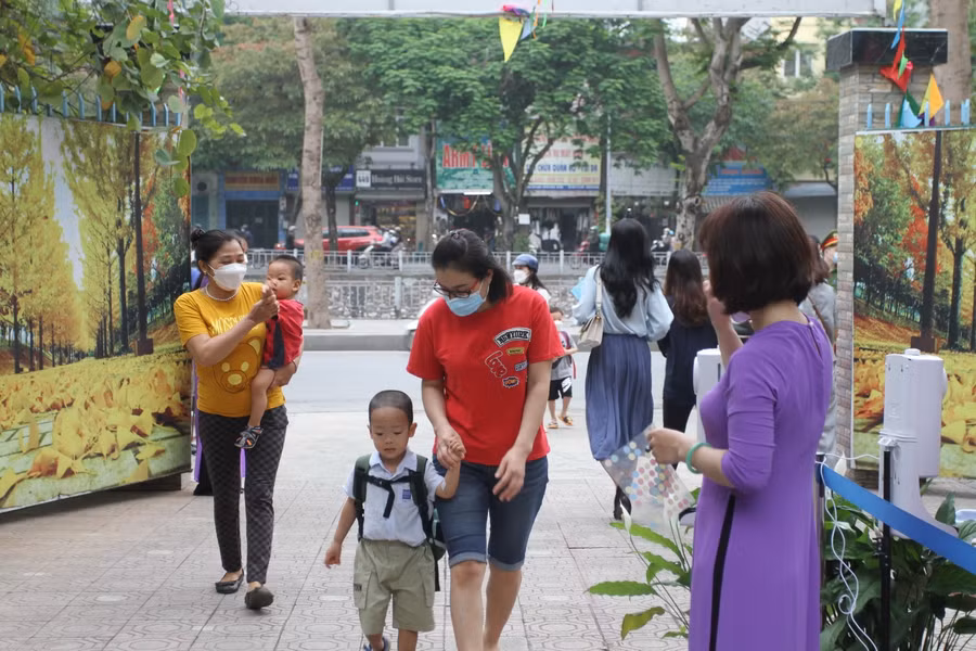 Trẻ mầm non háo hức được đến trường