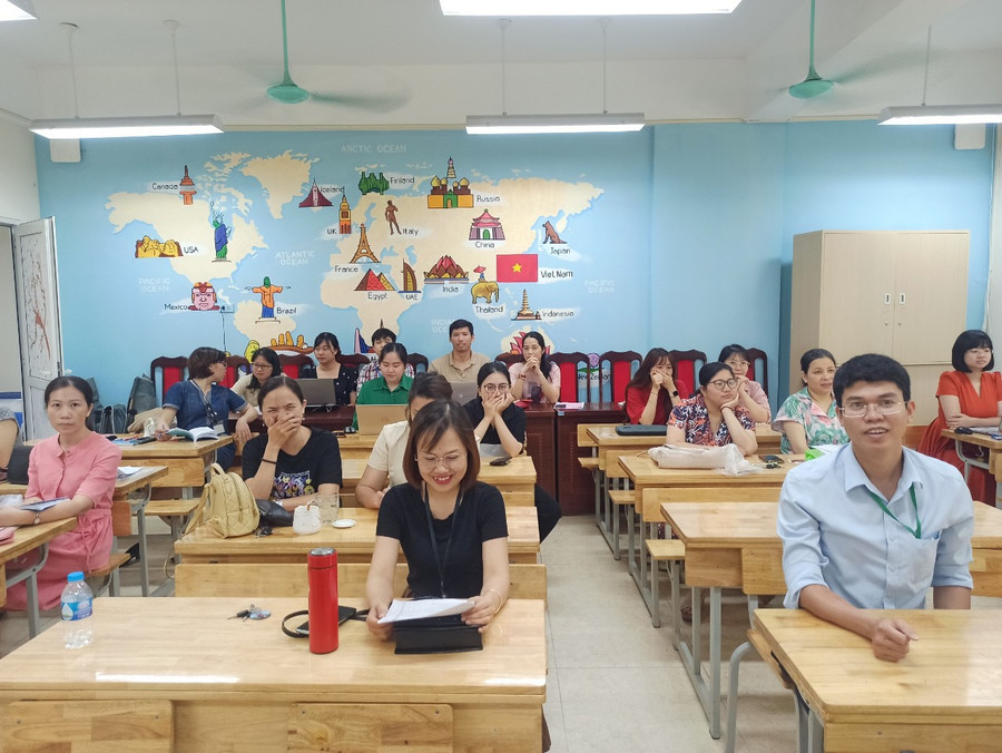 Cán bộ quản lý, giáo viên tham gia lớp bồi dưỡng chính trị hè 2023. Cán bộ quản lý, giáo viên tham gia lớp bồi dưỡng chính trị hè 2023.