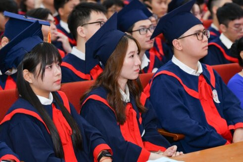 Tân kỹ sư, cử nhân tham gia lễ tốt nghiệp. Ảnh DT Tân kỹ sư, cử nhân tham gia lễ tốt nghiệp. Ảnh DT