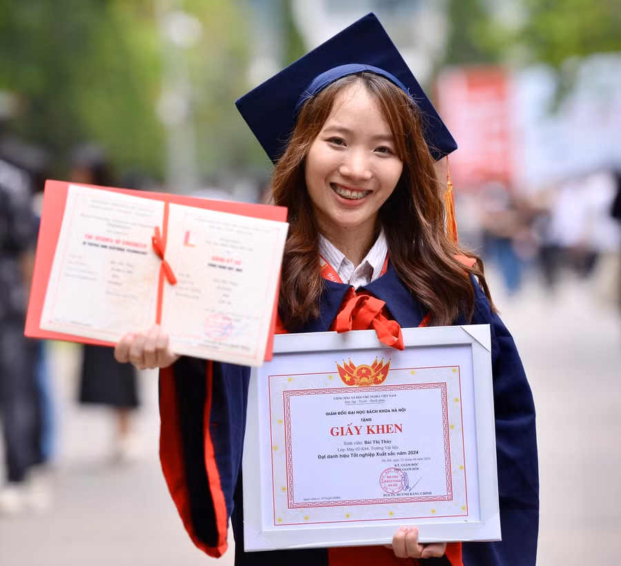 Bùi Thị Thùy, cựu sinh viên ngành Thiết kế Dệt May - Da giầy và Thời trang, Trường Vật liệu.