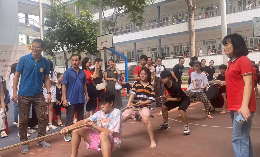 Học trò tham gia hoạt động thể thao do nhà trường tổ chức.