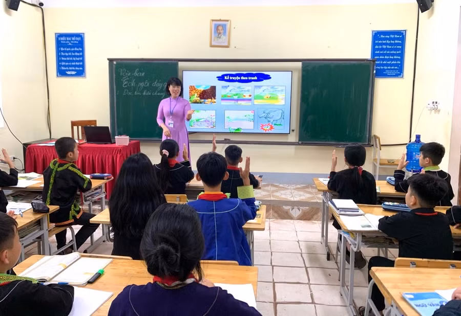 Một tiết học của cô Kim Dung và học trò. Ảnh NVCC.