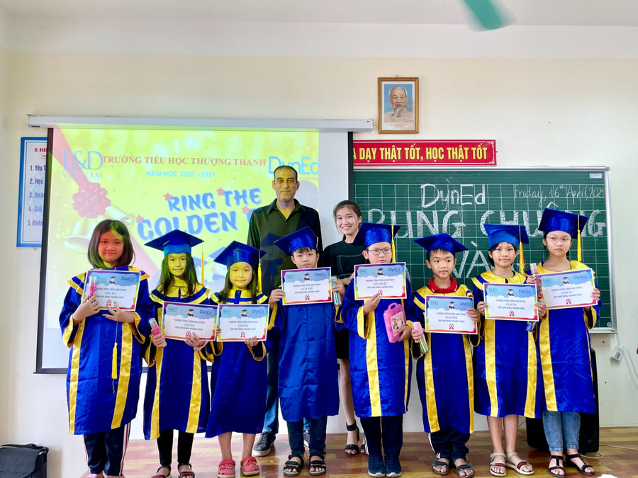 Cô Hằng tại 1 sự kiện tổ chức cho Trường Tiểu học Thượng Thanh- Hà Nội. Cô Hằng tại 1 sự kiện tổ chức cho Trường Tiểu học Thượng Thanh- Hà Nội.