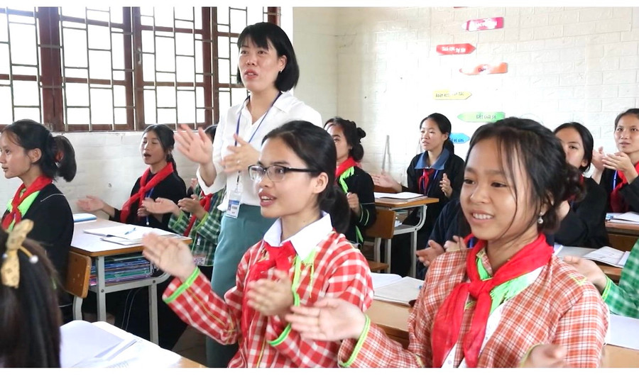 Cô Kim Dung luôn tận tâm, sáng tạo phương pháp giảng dạy để học trò hiểu bài.