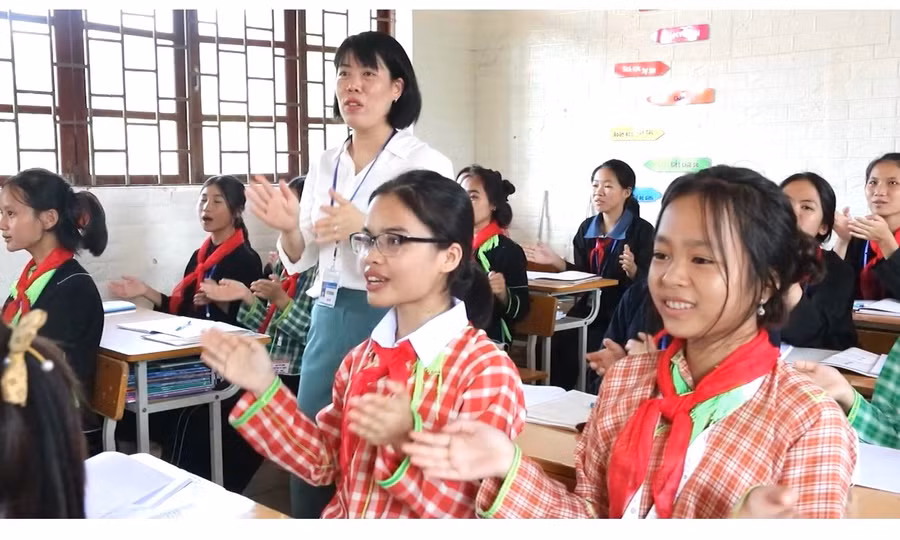 Cô Kim Dung luôn tận tâm, sáng tạo phương pháp giảng dạy để học trò hiểu bài.