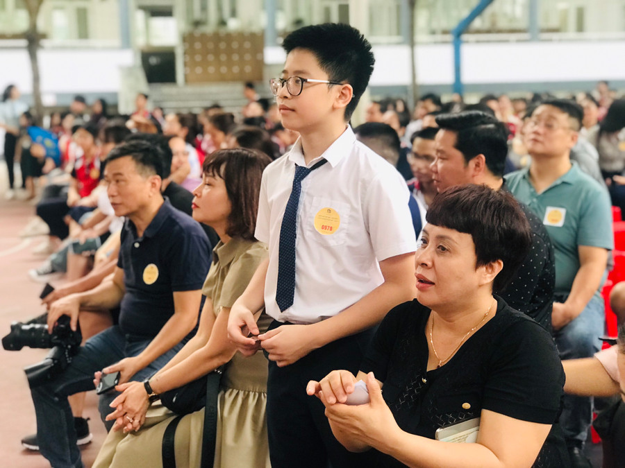 Nhiều phụ huynh có mặt từ sớm để tham gia hoạt động cùng con. Nhiều phụ huynh có mặt từ sớm để tham gia hoạt động cùng con.