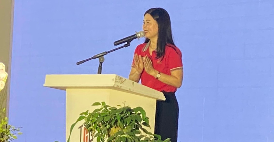 Cô Vương Thị Thu Trang - Hiệu trưởng Trường THCS Trương Công Giai phát biểu. Cô Vương Thị Thu Trang - Hiệu trưởng Trường THCS Trương Công Giai phát biểu.