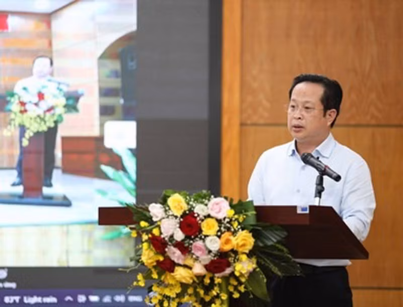 Giám đốc Sở GD&amp;ĐT Hà Nội Trần Thế Cương phát biểu tại hội nghị