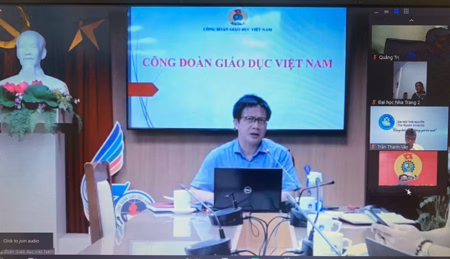 Ông Nguyễn Ngọc Ân - Phó chủ tịch Công đoàn Giáo dục Việt Nam chủ trì cuộc họp.