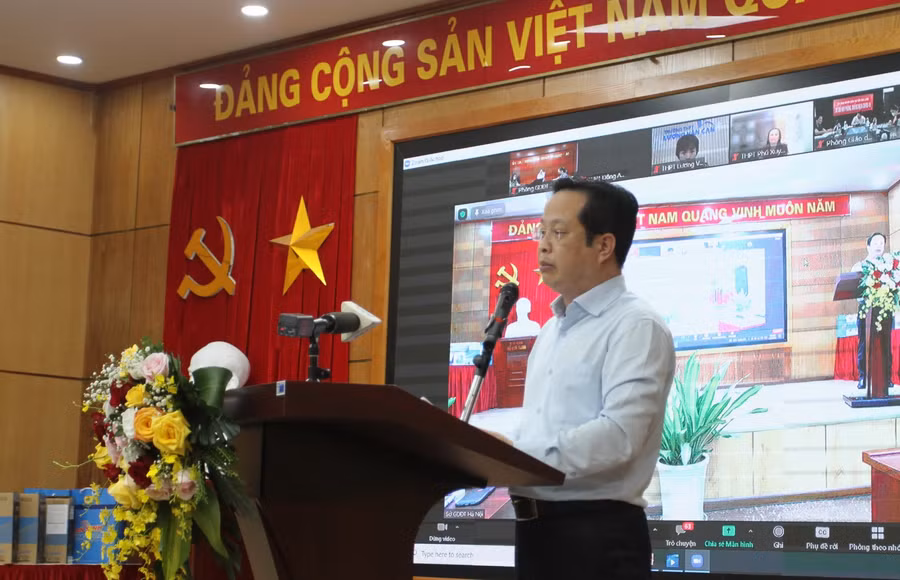 Giám đốc Sở GD&amp;ĐT Hà Nội Trần Thế Cương phát biểu tại chương trình