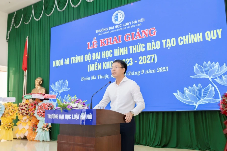 TS. Đoàn Trung Kiên – Hiệu trưởng Trường ĐH Luật Hà Nội phát biểu.