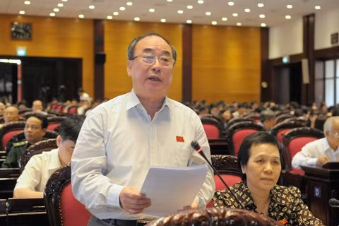 Đại biểu Trần Ngọc Vinh đề nghị Chính phủ có kịch bản ứng phó vấn đề biển Đông. 