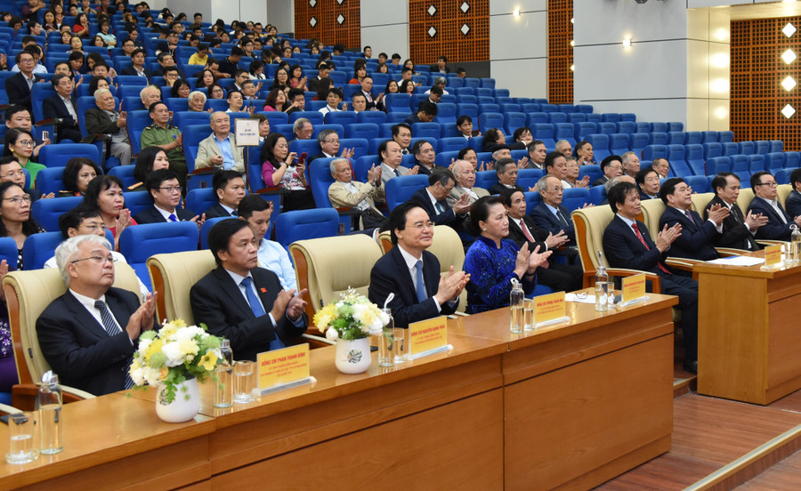 Các đại biểu dự Lễ kỷ niệm Ngày nhà giáo Việt Nam tại trường Đại học Kinh tế Quốc dân.