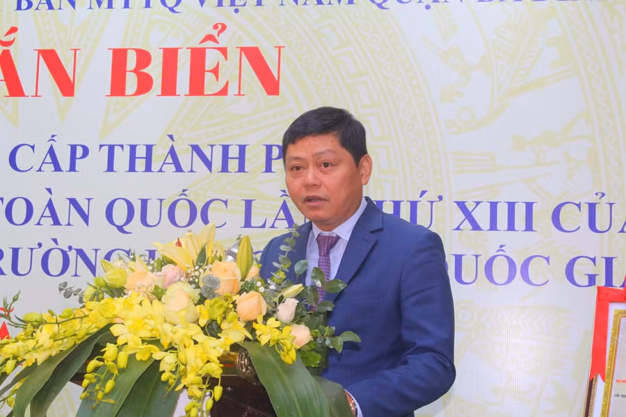 Chủ tịch UBND quận Ba Đình Tạ Nam Chiến phát biểu tại buổi lễ gắn biển.