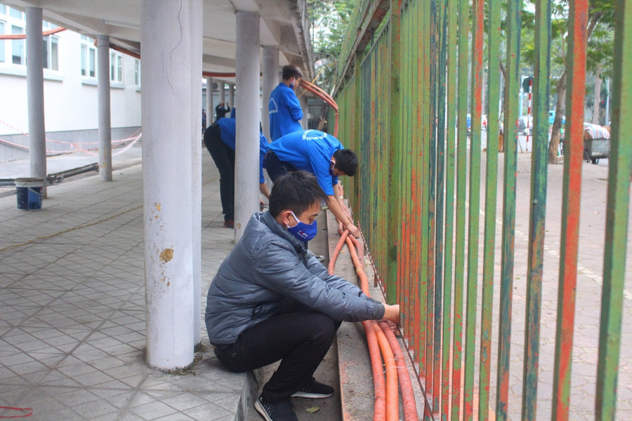 Thu gom đường ống, đường dây cáp gọn gàng, tạo cảnh quan nhà trường. Thu gom đường ống, đường dây cáp gọn gàng, tạo cảnh quan nhà trường.
