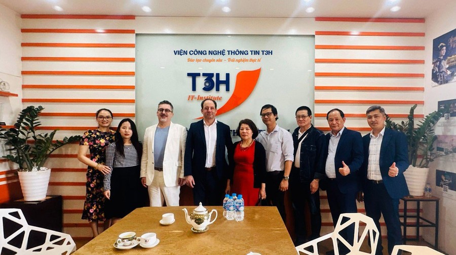 Viện Công nghệ Thông tin T3H triển khai ký kết hợp tác, phát triển nguồn nhân lực. Viện Công nghệ Thông tin T3H triển khai ký kết hợp tác, phát triển nguồn nhân lực.