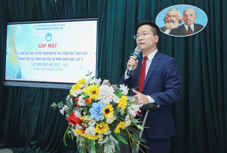 Ông Lê Đức Thuận - Trưởng phòng GD&amp;ĐT quận Ba Đình phát biểu.