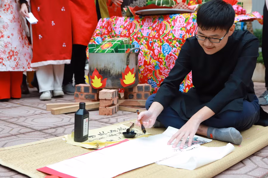 Học sinh được vẽ tranh chữ nói về ước vọng ngày xuân.