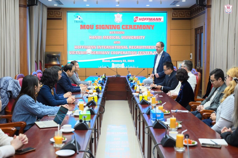 Quang cảnh của một buổi ký kết hợp tác đào tạo, phát triển nguồn nhân lực giữa doanh nghiệp và đơn vị đào tạo. Quang cảnh của một buổi ký kết hợp tác đào tạo, phát triển nguồn nhân lực giữa doanh nghiệp và đơn vị đào tạo.