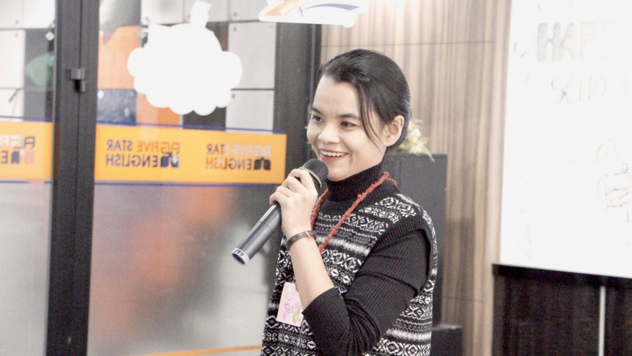 Diễn giả Phương Vỹ chia sẻ tại buổi tập huấn. Diễn giả Phương Vỹ chia sẻ tại buổi tập huấn.