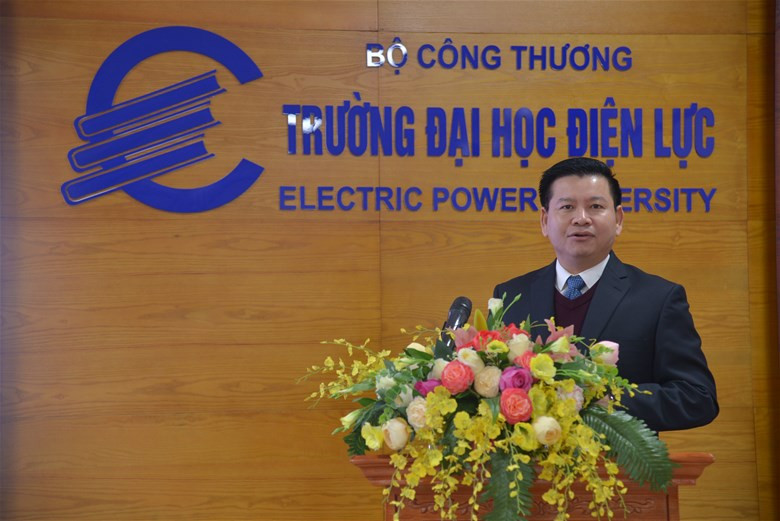 PGS.TS Đinh Văn Châu - Quyền Hiệu trưởng Trường Đại học Điện lực phát biểu tại hội nghị. PGS.TS Đinh Văn Châu - Quyền Hiệu trưởng Trường Đại học Điện lực phát biểu tại hội nghị.