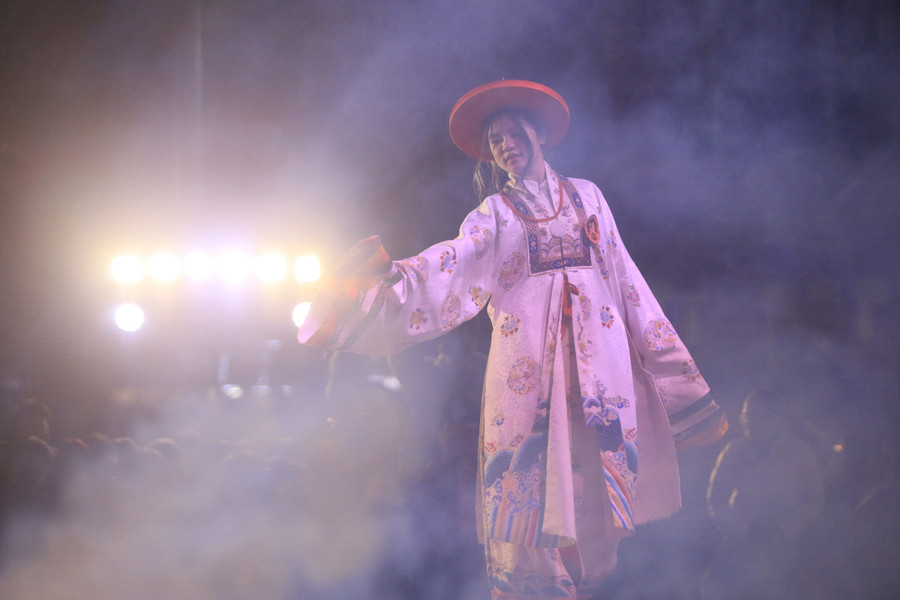 Phần thi trình diễn hấp dẫn và sôi động của học sinh Trường THCS Giảng Võ. Phần thi trình diễn hấp dẫn và sôi động của học sinh Trường THCS Giảng Võ.