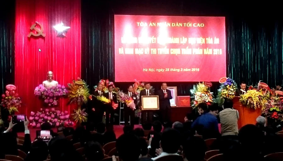 Thành lập Học viện Tòa án và khai mạc kỳ thi tuyển chọn Thẩm phán năm 2016