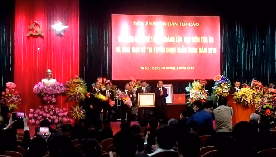 Thành lập Học viện Tòa án và khai mạc kỳ thi tuyển chọn Thẩm phán năm 2016