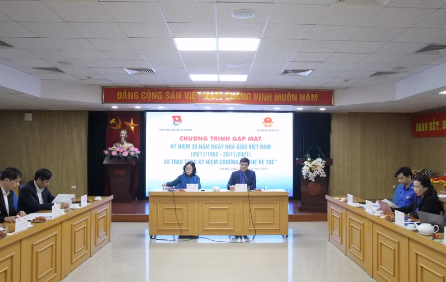 Bí thư Trung ương Đoàn Bùi Quang Huy chủ trì buổi gặp mặt.