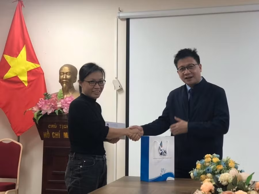 Nhiều thầy cô giáo bày tỏ sự vui mừng khi nhận được sự hỗ trợ kịp thời