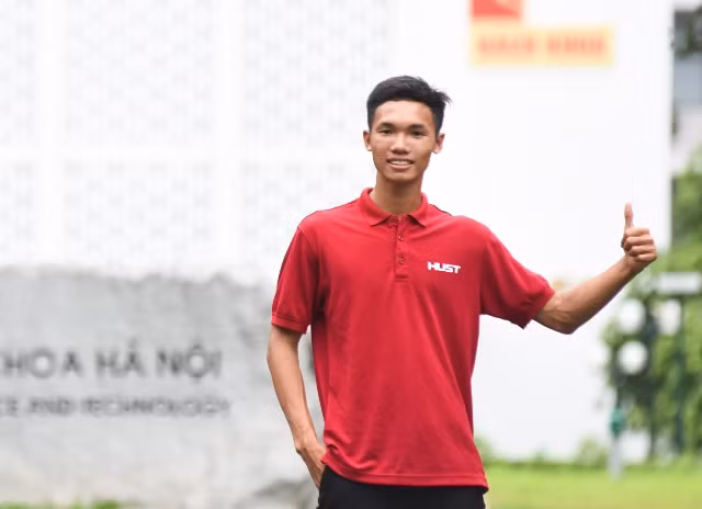 Thủ khoa thành Nam: Bốc vác để có tiền đi học