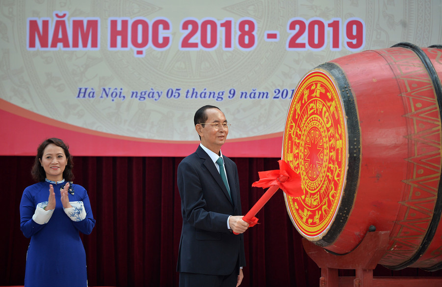 Chủ tịch nước Trần Đại Quang đánh trống khai trường Chủ tịch nước Trần Đại Quang đánh trống khai trường