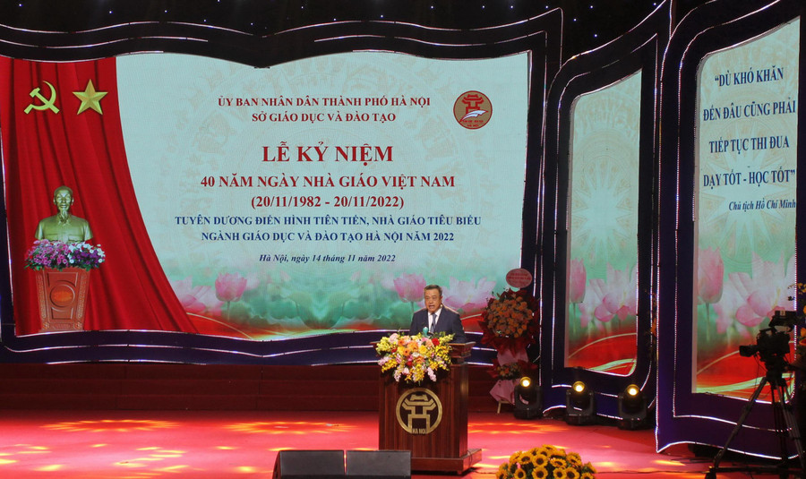 Chủ tịch UBND TP Hà Nội Trần Sỹ Thanh phát biểu tại lễ kỷ niệm. Chủ tịch UBND TP Hà Nội Trần Sỹ Thanh phát biểu tại lễ kỷ niệm.