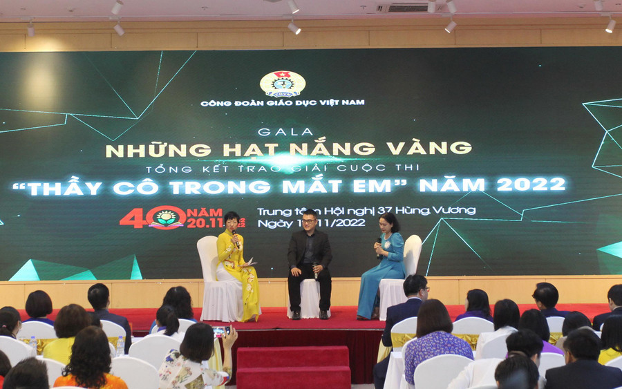 Nhiều cảm xúc được chia sẻ tại gala Những hạt nắng vàng.