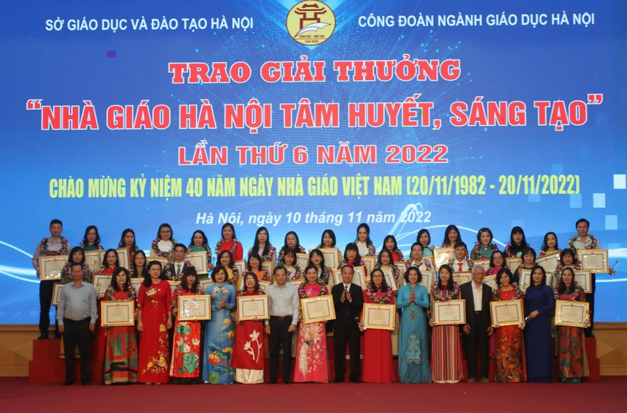 Trao giải thưởng Nhà giáo Hà Nội tâm huyết, sáng tạo năm 2022