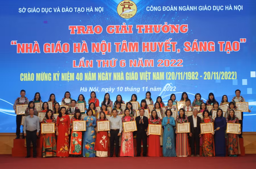 Trao giải thưởng Nhà giáo Hà Nội tâm huyết, sáng tạo năm 2022