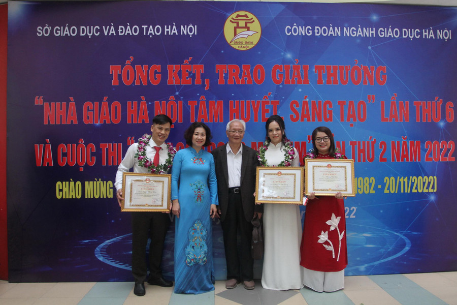 Các nhà giáo Hà Nội tâm huyết sáng tạo. Các nhà giáo Hà Nội tâm huyết sáng tạo.