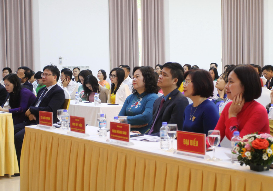 Các đại biểu dự lễ tổng kết và trao giải.