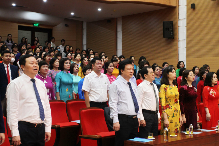 Các đại biểu dự lễ kỷ niệm. Các đại biểu dự lễ kỷ niệm.