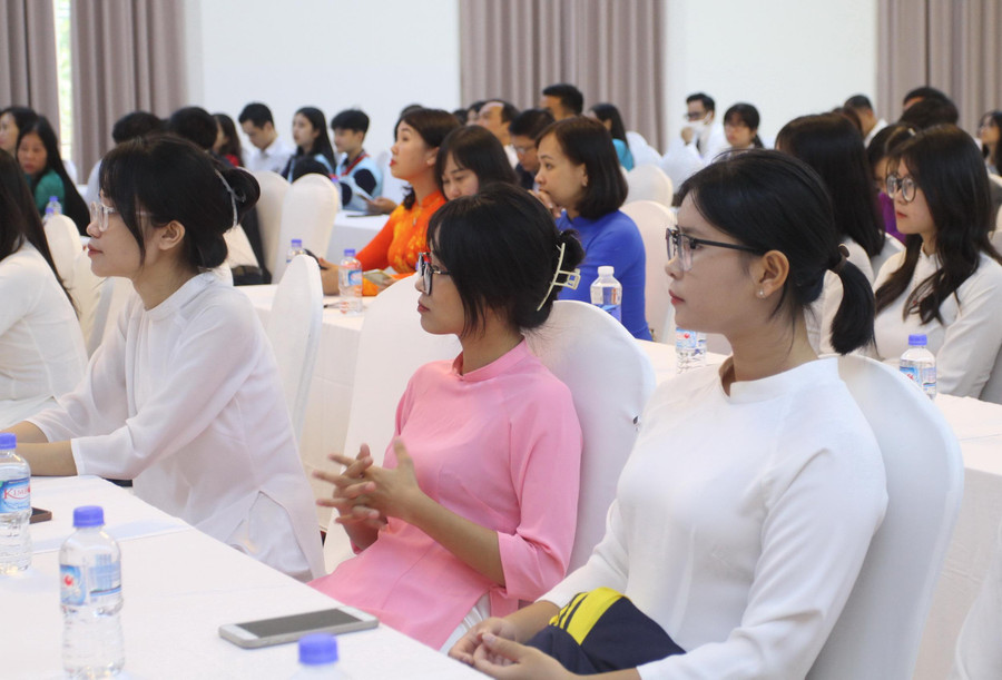 Các em học sinh là những tác giả của các tác phẩm dự thi.