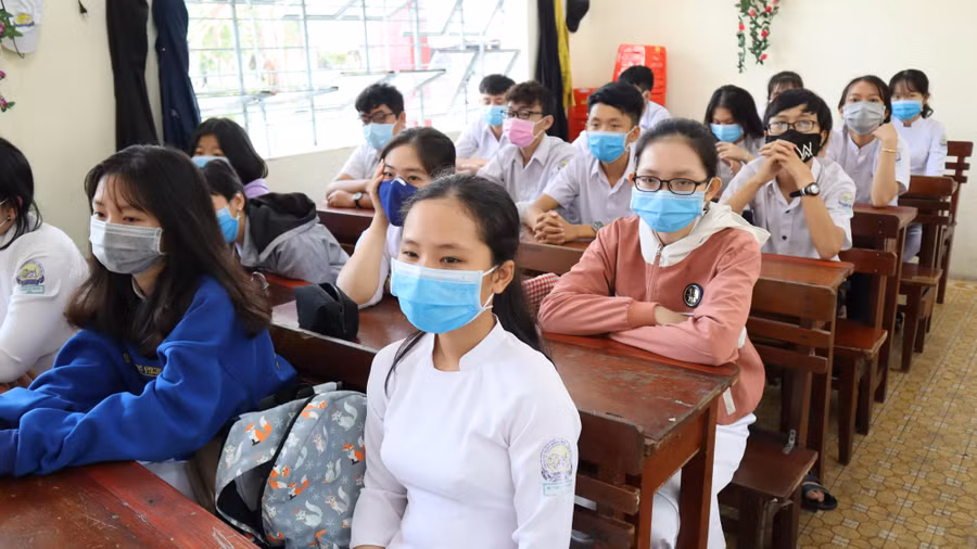 Bình Phước: Lại cho học sinh THPT nghỉ học sau thời gian đi học trở lại