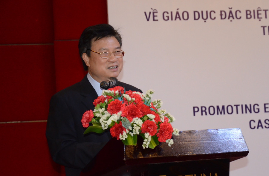 Thứ trưởng Bộ GD&amp;ĐT Nguyễn Hữu Độ phát biểu khai mạc. Ảnh Ngô Chuyên.