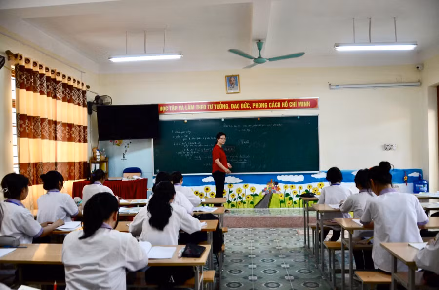 Một tiết ôn tập của cô trò Trường THPT Hoàng Văn Thụ (TP. Lạng Sơn, tỉnh Lạng Sơn). Ảnh Ngô Chuyên.