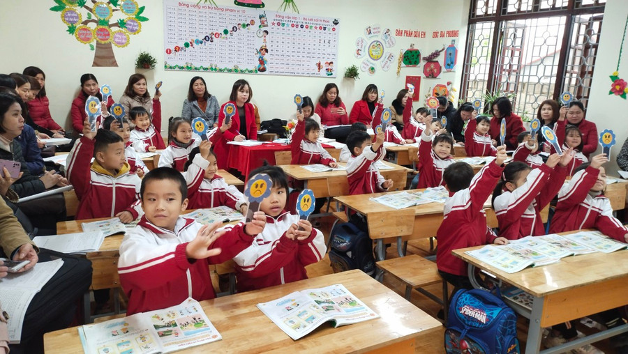 Một tiết học tại Trường Tiểu học Yên Phúc, huyện Văn Quan, tỉnh Lạng Sơn. Một tiết học tại Trường Tiểu học Yên Phúc, huyện Văn Quan, tỉnh Lạng Sơn.