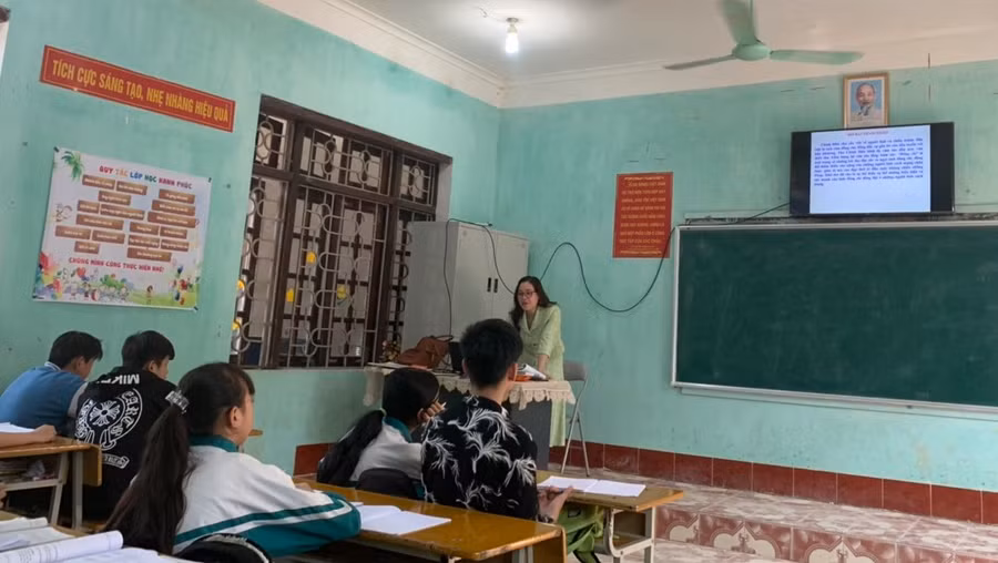 Một tiết học của cô trò Trường PTDTBT Tiểu học và THCS Hoà Bình (huyện Văn Quan, tỉnh Lạng Sơn). Ảnh NTCC.