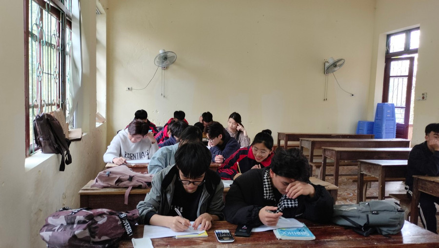 Trường THPT Văn Lãng phân nhóm học sinh để giảng dạy sao cho hiệu quả. Ảnh NTCC.