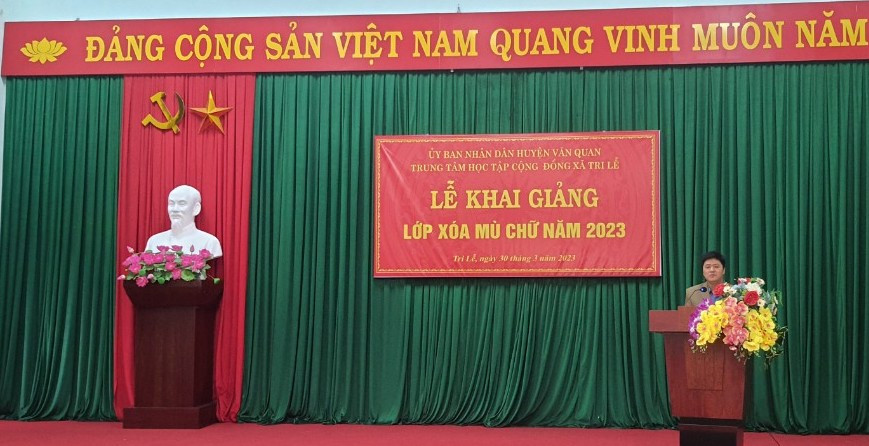 Ông Ngô Văn Hiền, Trưởng Phòng GD&ĐT huyện Văn Quan, tỉnh Lạng Sơn phát biểu. Ông Ngô Văn Hiền, Trưởng Phòng GD&ĐT huyện Văn Quan, tỉnh Lạng Sơn phát biểu.