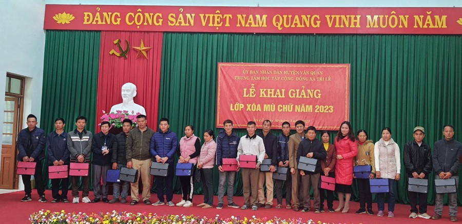 Học viên được hỗ trợ vật phẩm cho học viên và hỗ trợ kinh phí. Học viên được hỗ trợ vật phẩm cho học viên và hỗ trợ kinh phí.